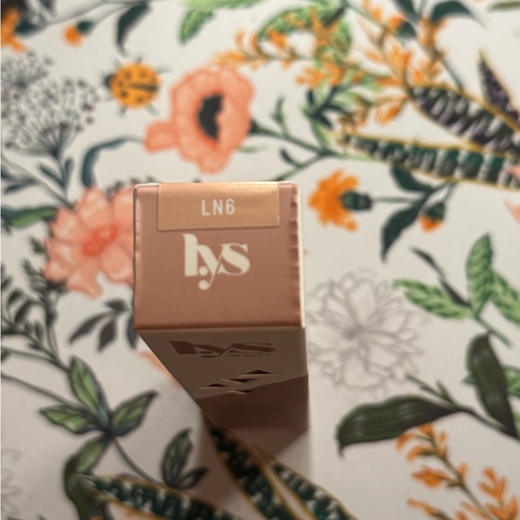 LYS Beauty
Triple Fix Brightening Concealer - Picture 2 of 2